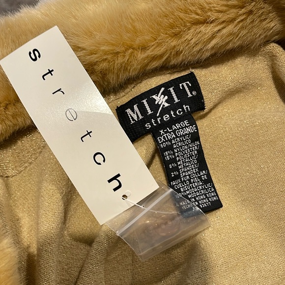 Gold turtleneck with over sweater for fur collar . - Picture 6 of 7